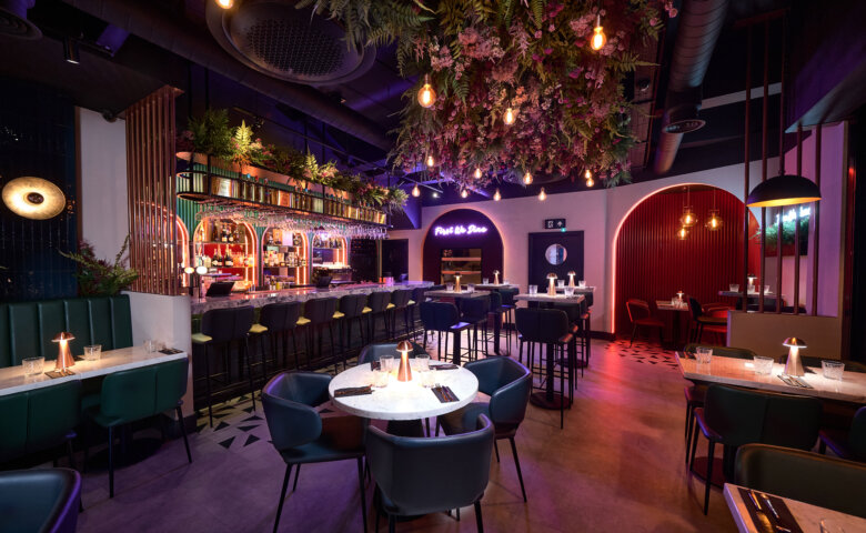 isabels bar and restaurant dining room